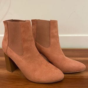 Mauve/Salmon color booties, size 7. Never worn, in excellent condition.